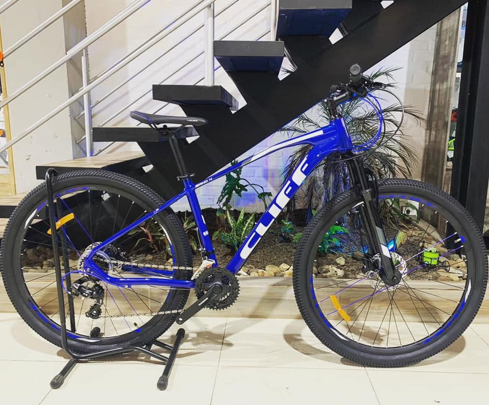 Bicicleta Cliff azul — línea urbana y MTB